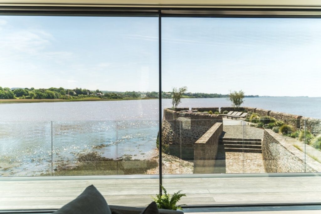 20mm sightline on Ultraline Slim Sliding Door
